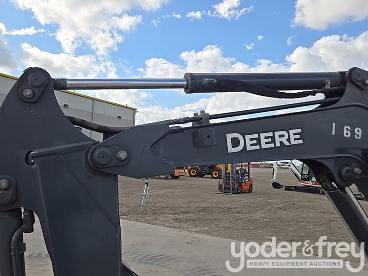 2019-deere-26g-image-32