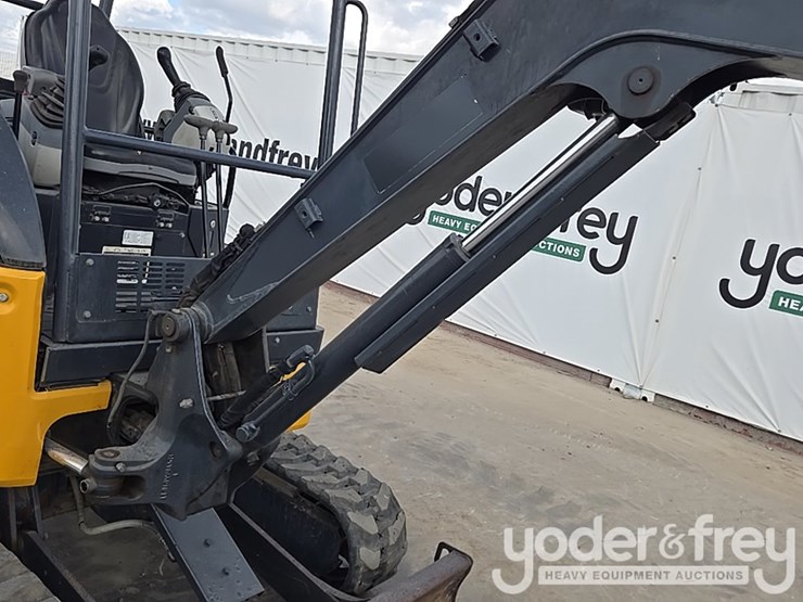 2019-deere-26g-image-38