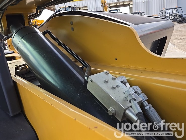 2019-caterpillar-tl1255d-image-57