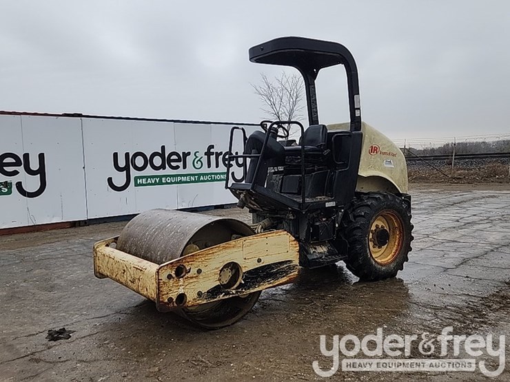 2007-volvo-sd45-image-1