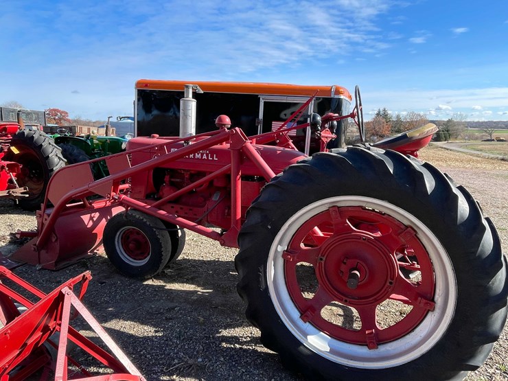 #3012-•-mccormick-farmall-h-narrow-front-tractor-with-loader-image-9