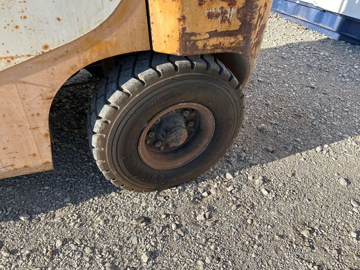 tcm-fd30t6t-5,600lb-forklift-image-21