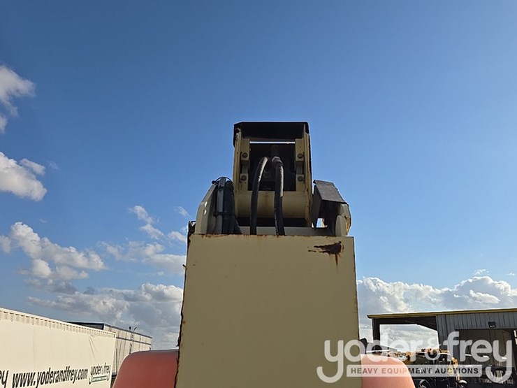 2014-jlg-600aj-image-68