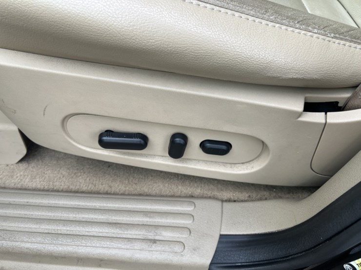 2009-ford-explorer-xlt-image-23