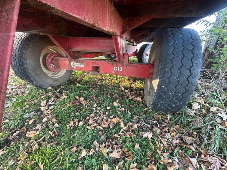 unverferth-flatbed-wagon-with-2,000-gal-poly-tank-image-3