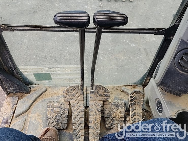 2016-caterpillar-320fl-image-37