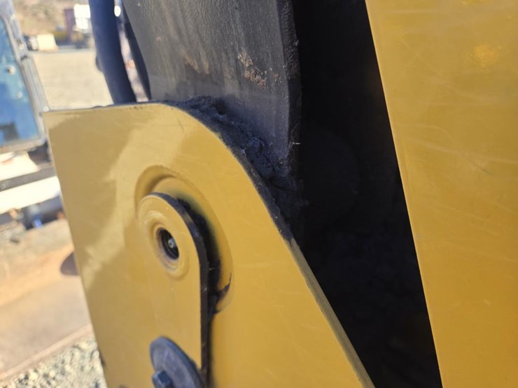 2020-caterpillar-259d3-image-19