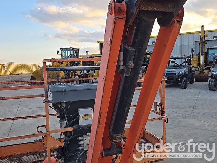 2015-jlg-600aj-image-42