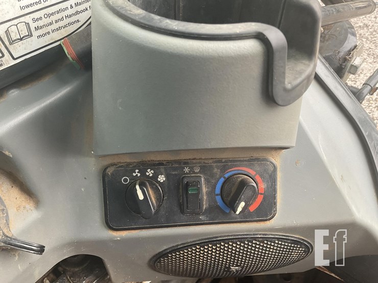 2021-bobcat-t870-image-16