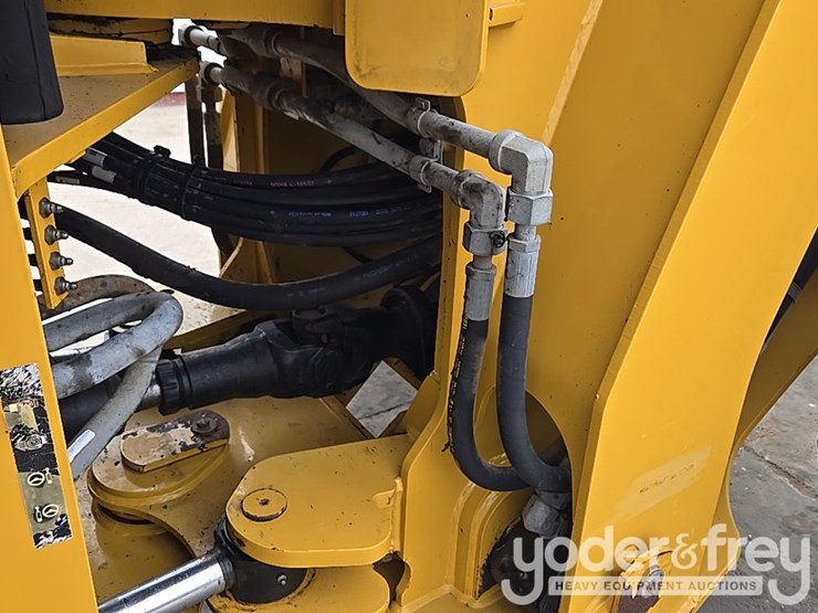 2014-caterpillar-938k-image-94