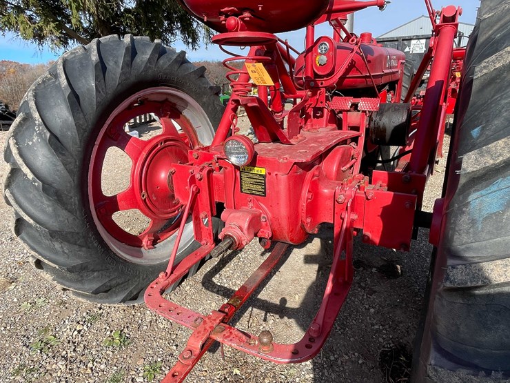 #3012-•-mccormick-farmall-h-narrow-front-tractor-with-loader-image-23