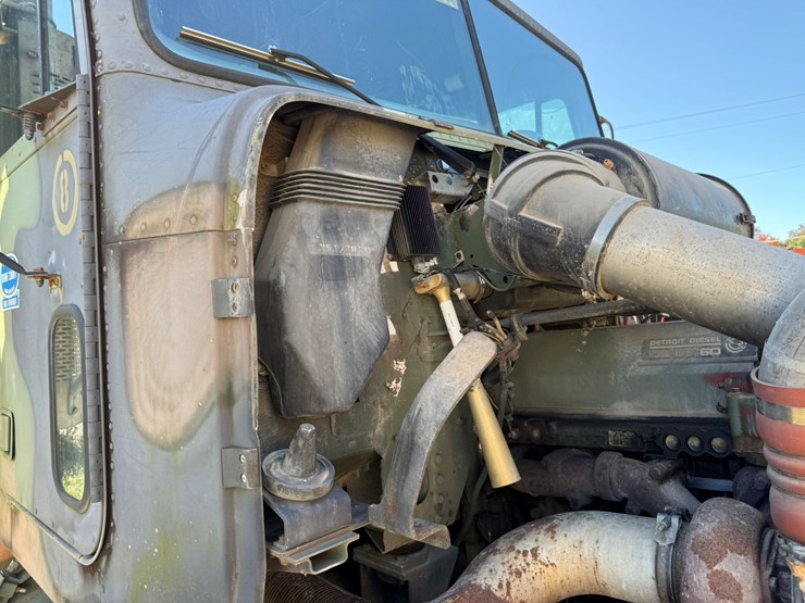 #22592-•-inop-1992-freightliner-t/a-daycab-truck-tractor-vin:-1fuymzyb1np520782-image-31