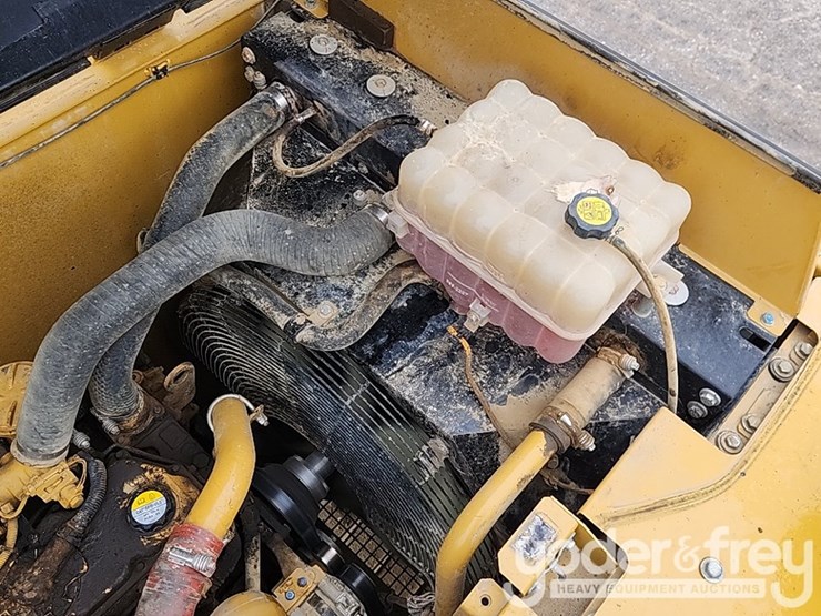 2016-caterpillar-320fl-image-17