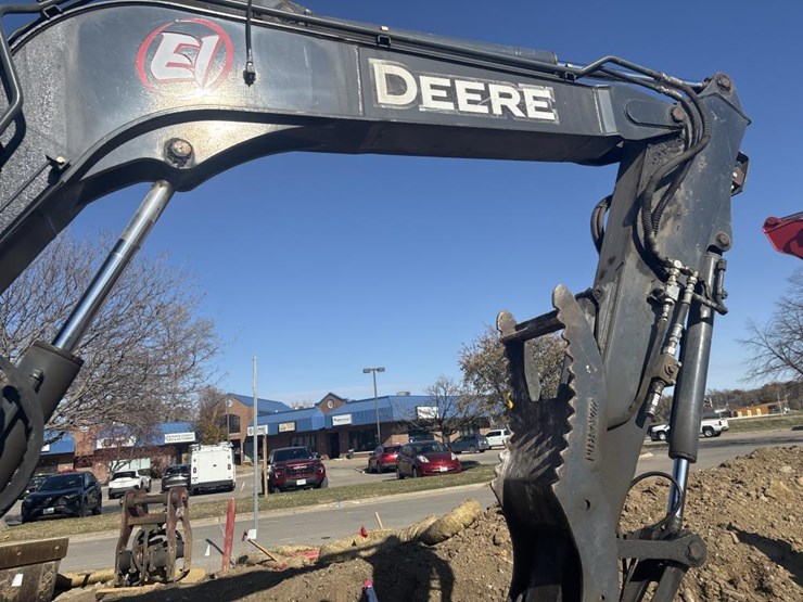 2013-deere-85d-image-26