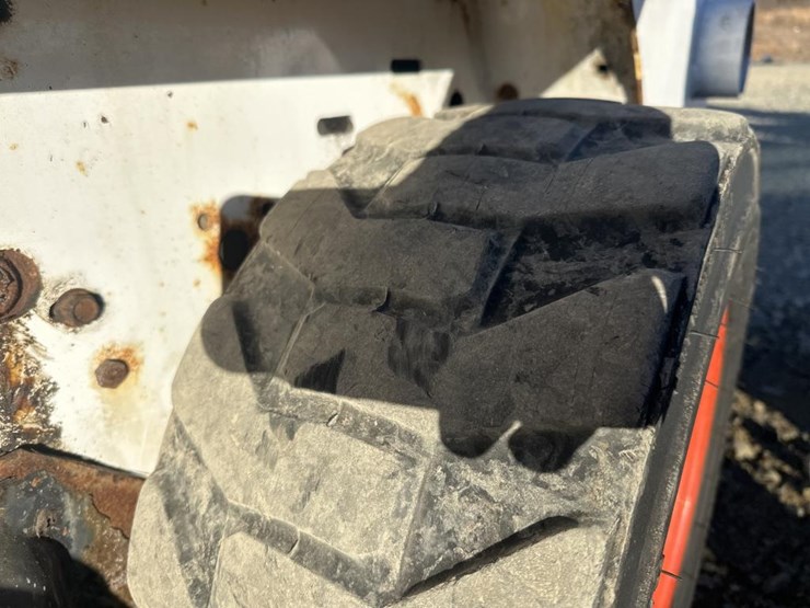 2015-bobcat-s70-image-40