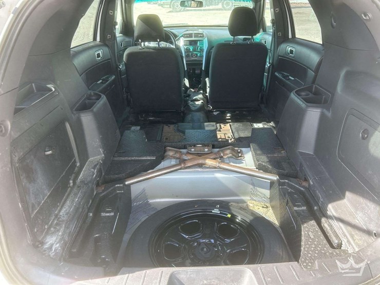 2015-ford-explorer-image-30