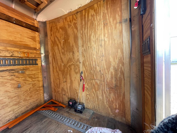 #3013-•-2007-12'-tandem-axle-aluminum-frame-enclosed-trailer-(no-title)-image-11