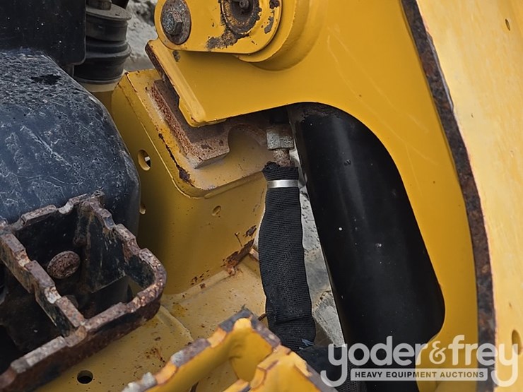 2021-caterpillar-299d3-image-9