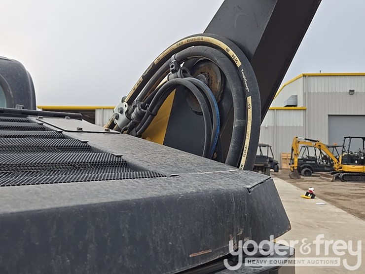 2022-caterpillar-299d3-image-17