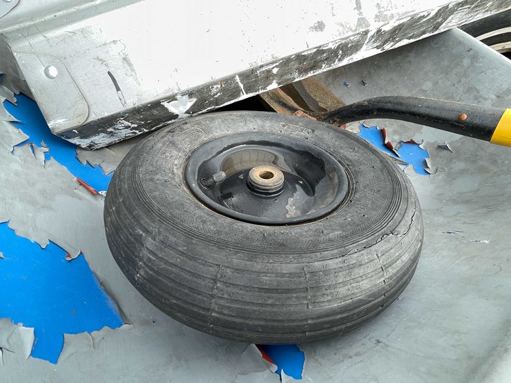 #3119-•-wheelbarrow-and-contents-image-3