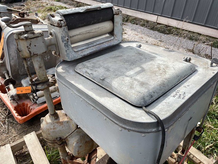 #3138-•-vintage-maytag-washing-machine-image-3