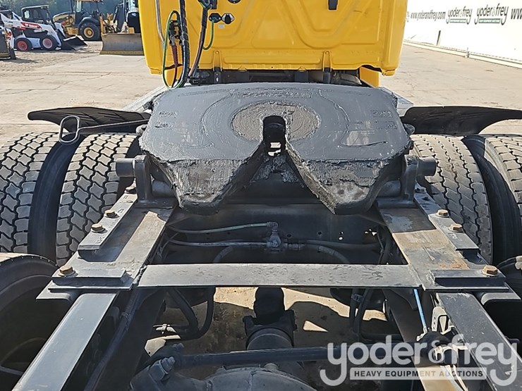 2019-freightliner-cascadia-image-18