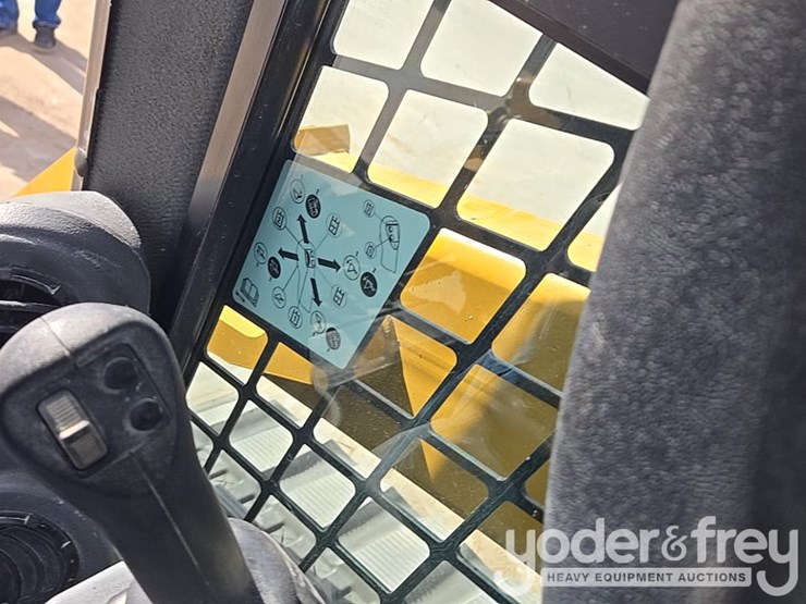 2021-caterpillar-289d3-image-56