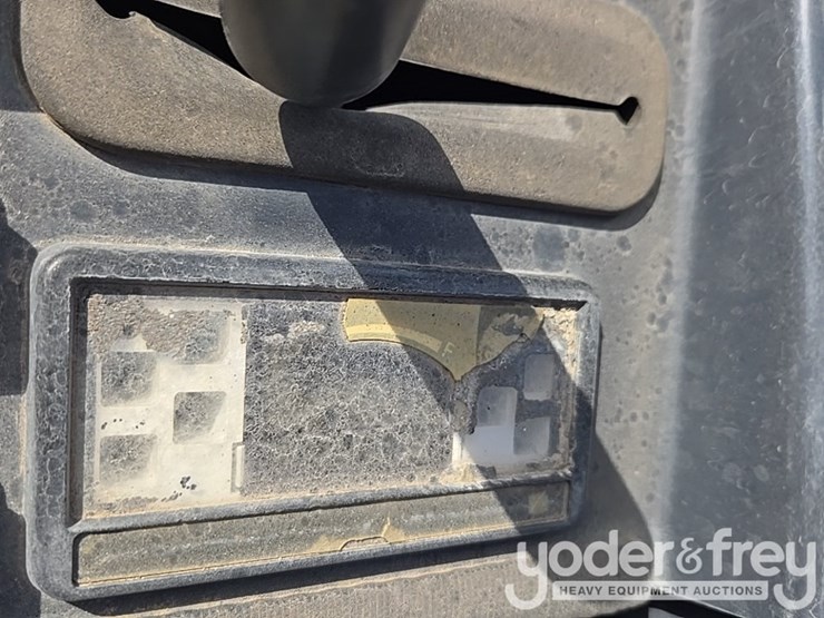 2019-deere-26g-image-56