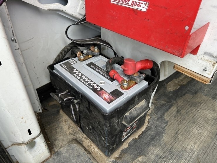 2015-gmc-savana-cargo-van-image-18