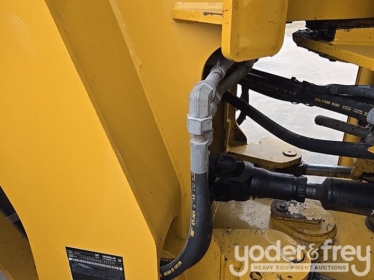 2014-caterpillar-938k-image-54