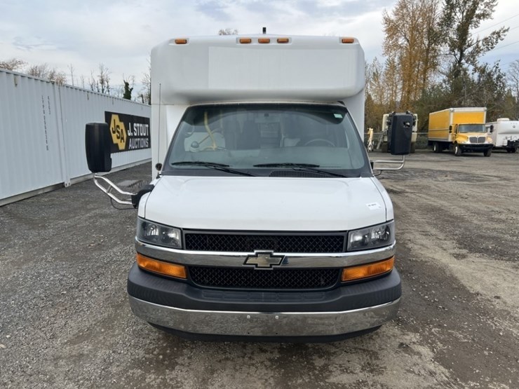 2015-chevrolet-express-paratransit-bus-image-8