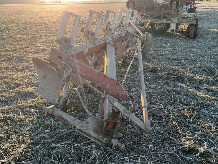 international-710-image-11