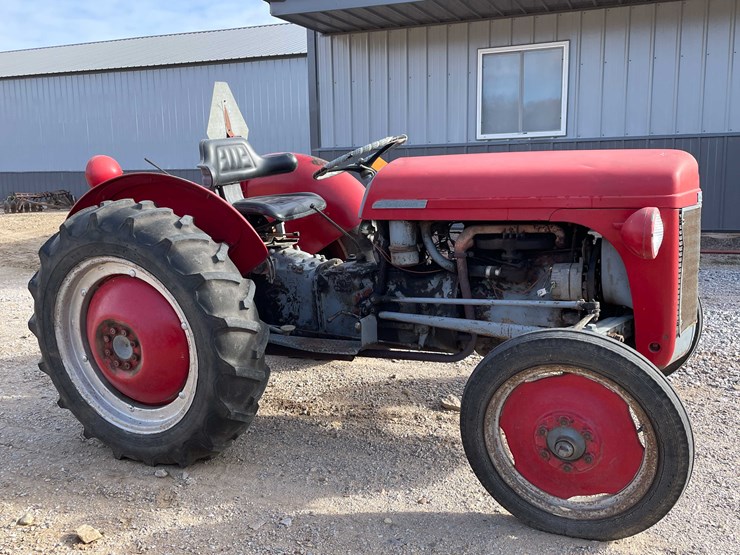 #3017-•-ferguson-wide-front-tractor-image-4
