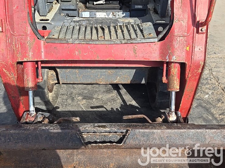 2019-takeuchi-tl8-image-12