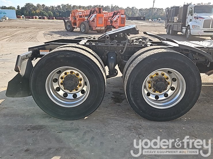 2019-freightliner-cascadia-image-8