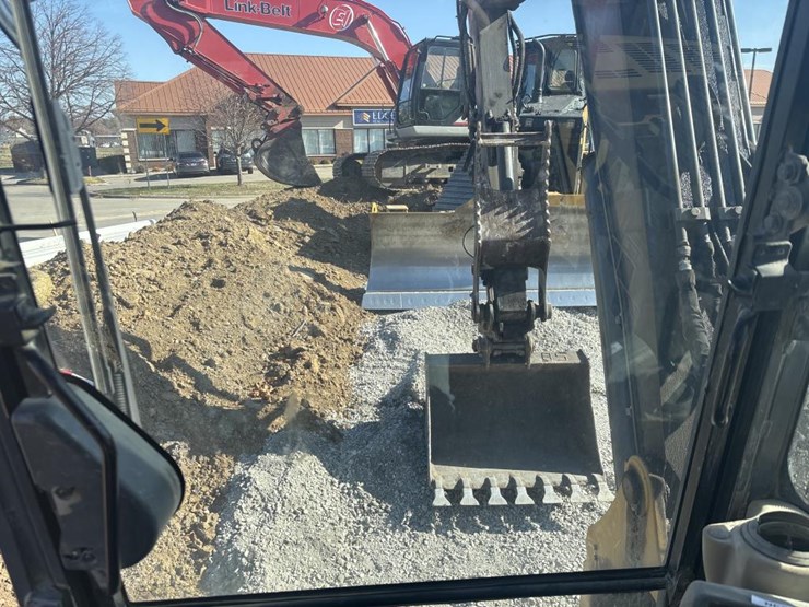 2013-deere-85d-image-57