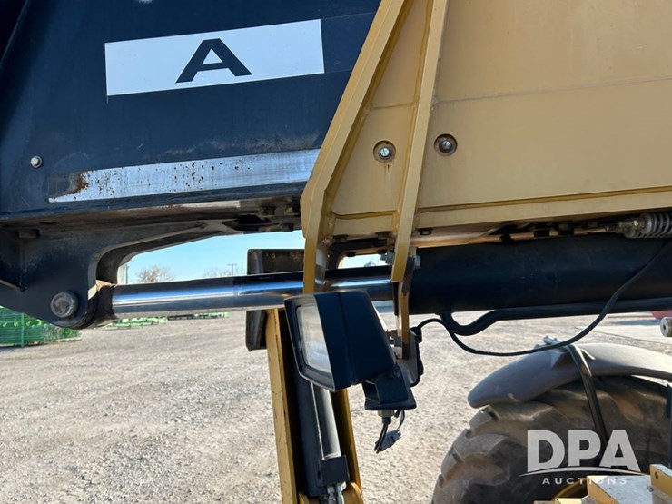 2012-caterpillar-tl1255c-image-43