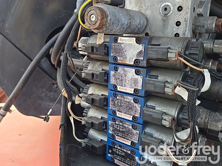 2015-jlg-600aj-image-81