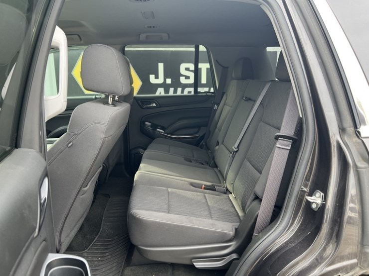 2017-chevrolet-tahoe-image-18