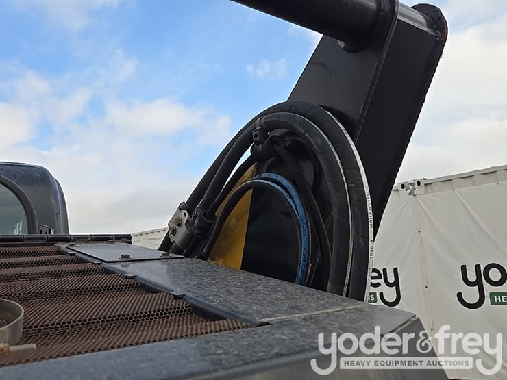 2021-caterpillar-299d3-image-13