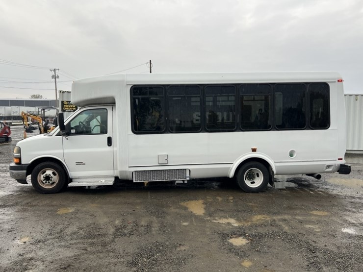 2015-chevrolet-express-paratransit-bus-image-7