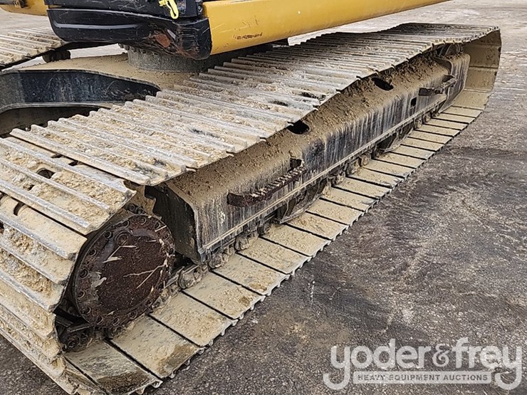 2016-caterpillar-320fl-image-30