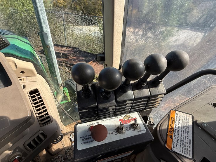 john-deere-6330-image-81