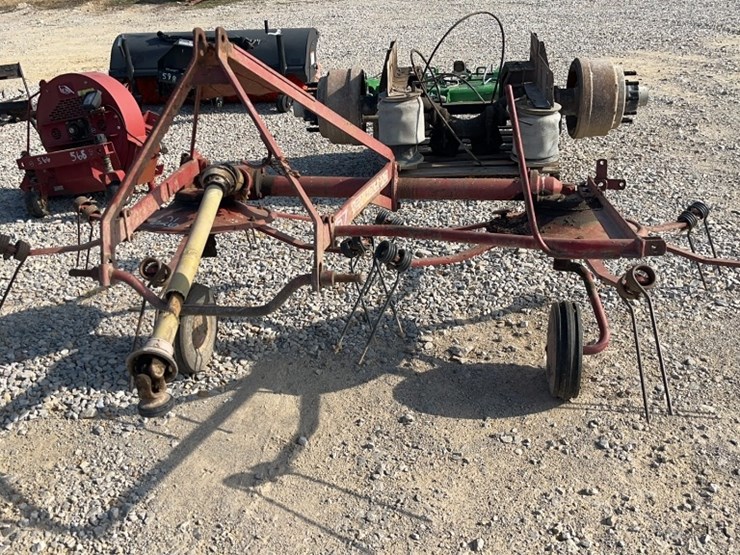 new-holland-157-image-1