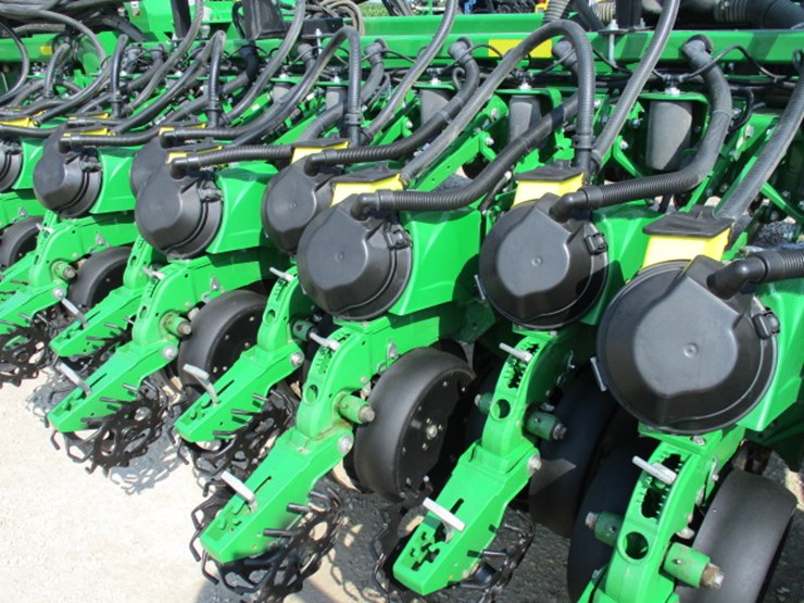 2016-john-deere-db60-image-21