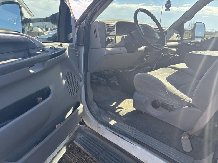 2000-ford-f550-image-28