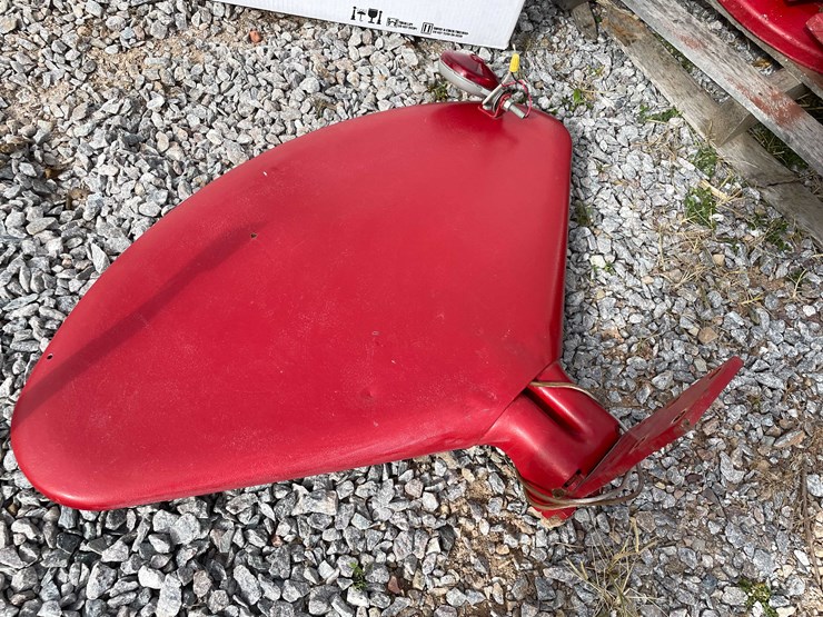 #3115-•-pair-of-farmall-h-and-m-clamshell-fenders-image-5