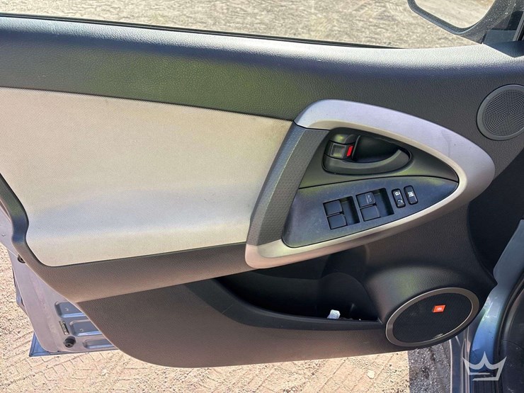 2008-toyota-rav4-image-11