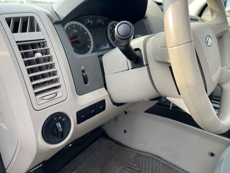 2011-ford-escape-image-21