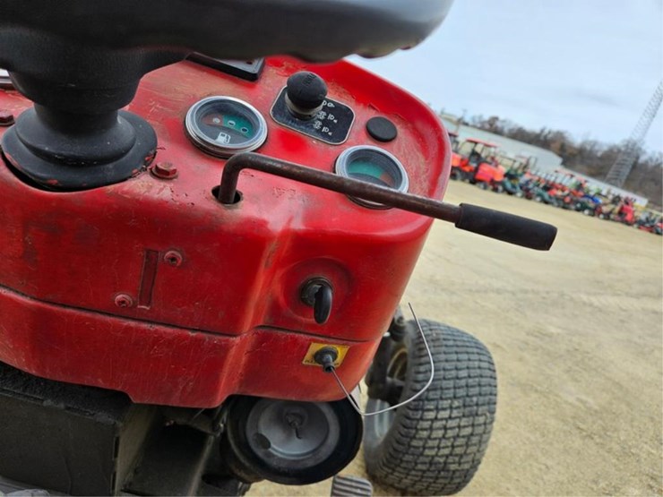 massey-ferguson-240-image-24